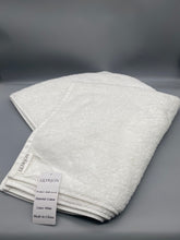 Load image into Gallery viewer, AKERSON Bath towels,Ultra Soft Cotton Bath Towel, Highly Absorbent, Daily Use Towel, Ideal for Pool/ Home/ Gym/ Spa/ Hotel.
