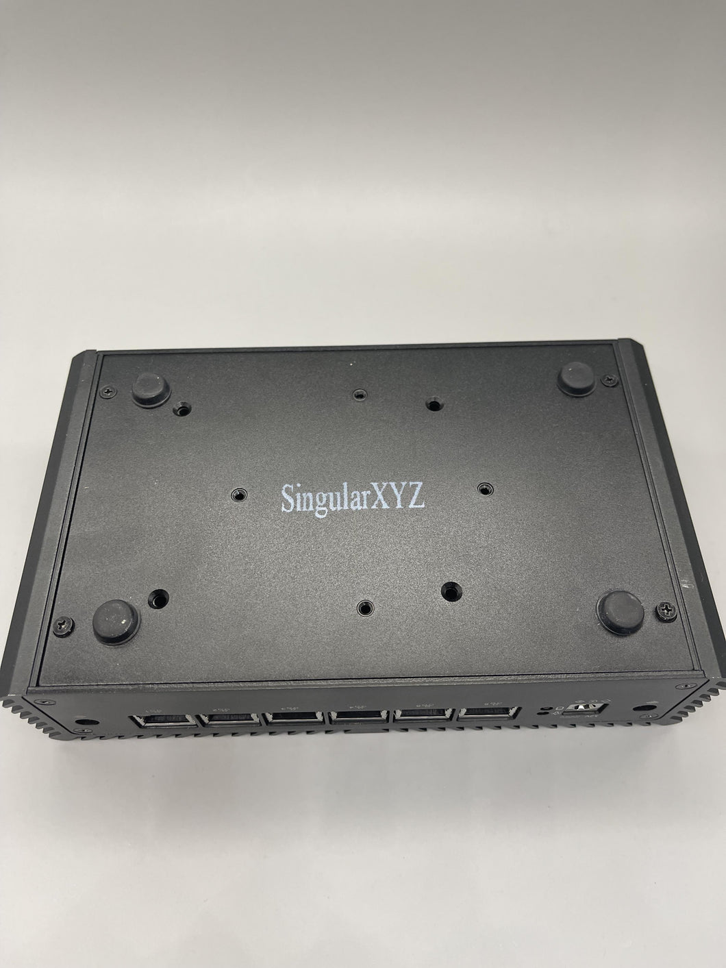 SingularXYZ GPS receivers,Performance and satellite visibility are enhanced through the use of dual antennas (LEO configuration only); each of the 12 GPS channels can be assigned to either antenna. The design supports an RS-422 bus interface