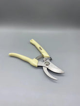 Load image into Gallery viewer, Rigute Gardening shears and scissors,Gardening Tools,Bypass Pruning Shears, Sharp Precision-ground Steel Blade, 5.5” Plant Clippers.
