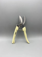 Load image into Gallery viewer, Rigute Gardening shears and scissors,Gardening Tools,Bypass Pruning Shears, Sharp Precision-ground Steel Blade, 5.5” Plant Clippers.
