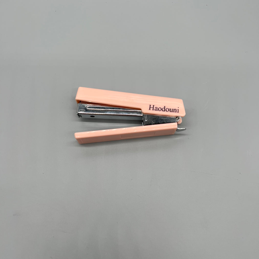 Haodouni Paper staplers,Light Duty Desktop Stapler, 20 Sheet Capacity, Pink.